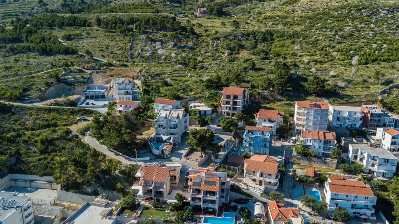 Apartments Pusic 오미스 외부 사진