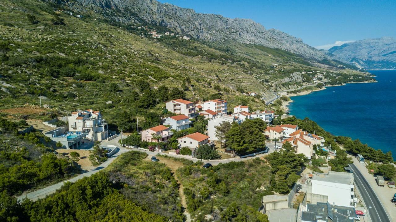 Apartments Pusic 오미스 외부 사진