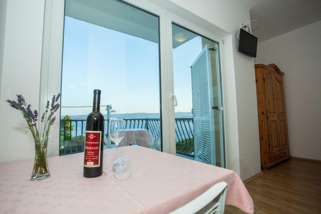 Apartments Pusic 오미스 외부 사진