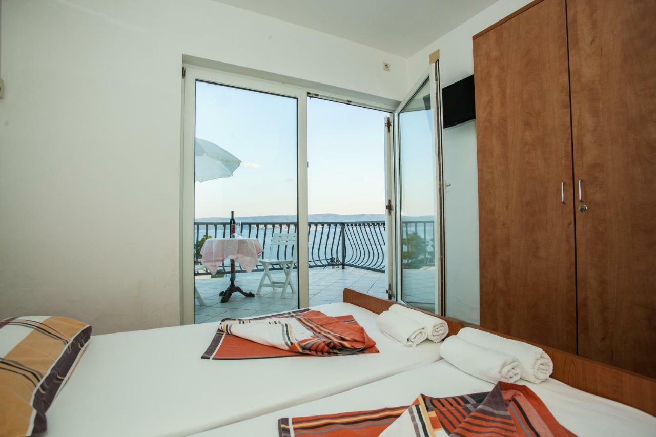 Apartments Pusic 오미스 외부 사진