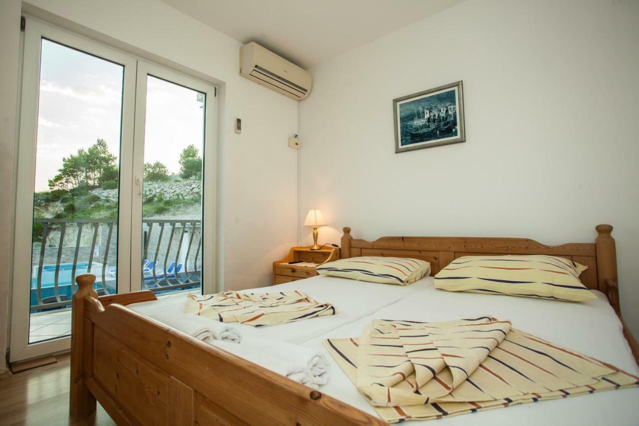 Apartments Pusic 오미스 외부 사진