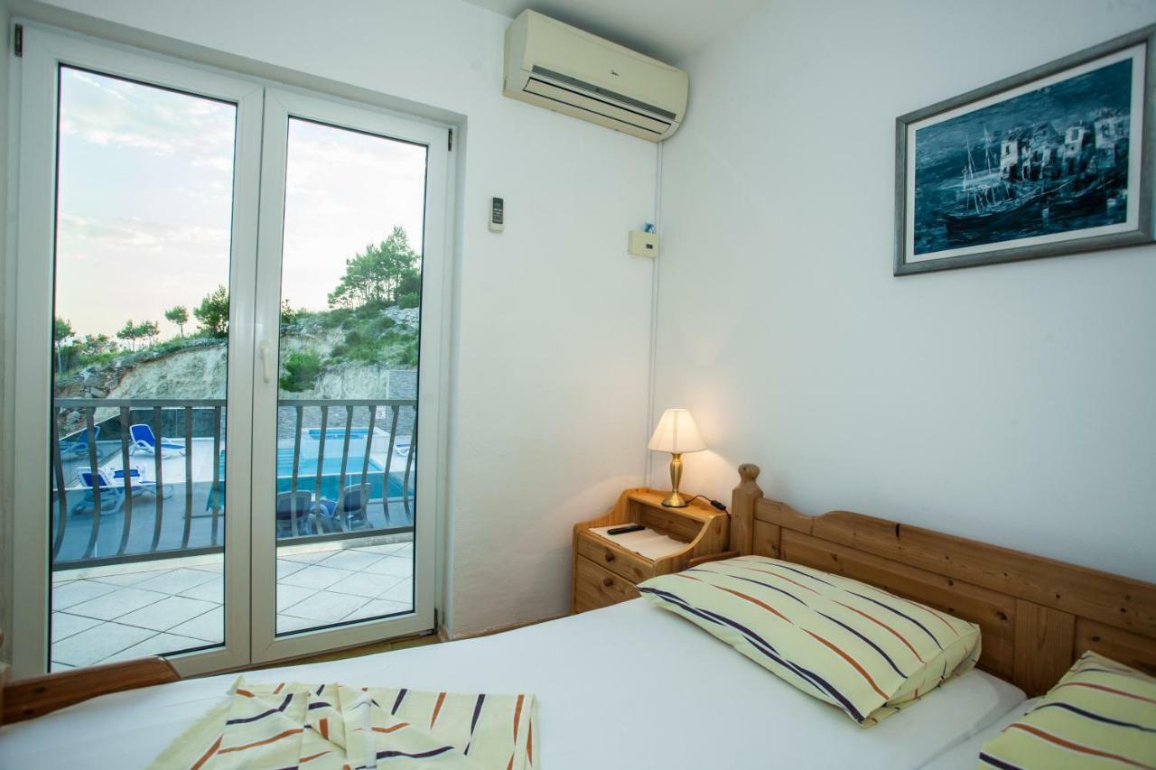 Apartments Pusic 오미스 외부 사진