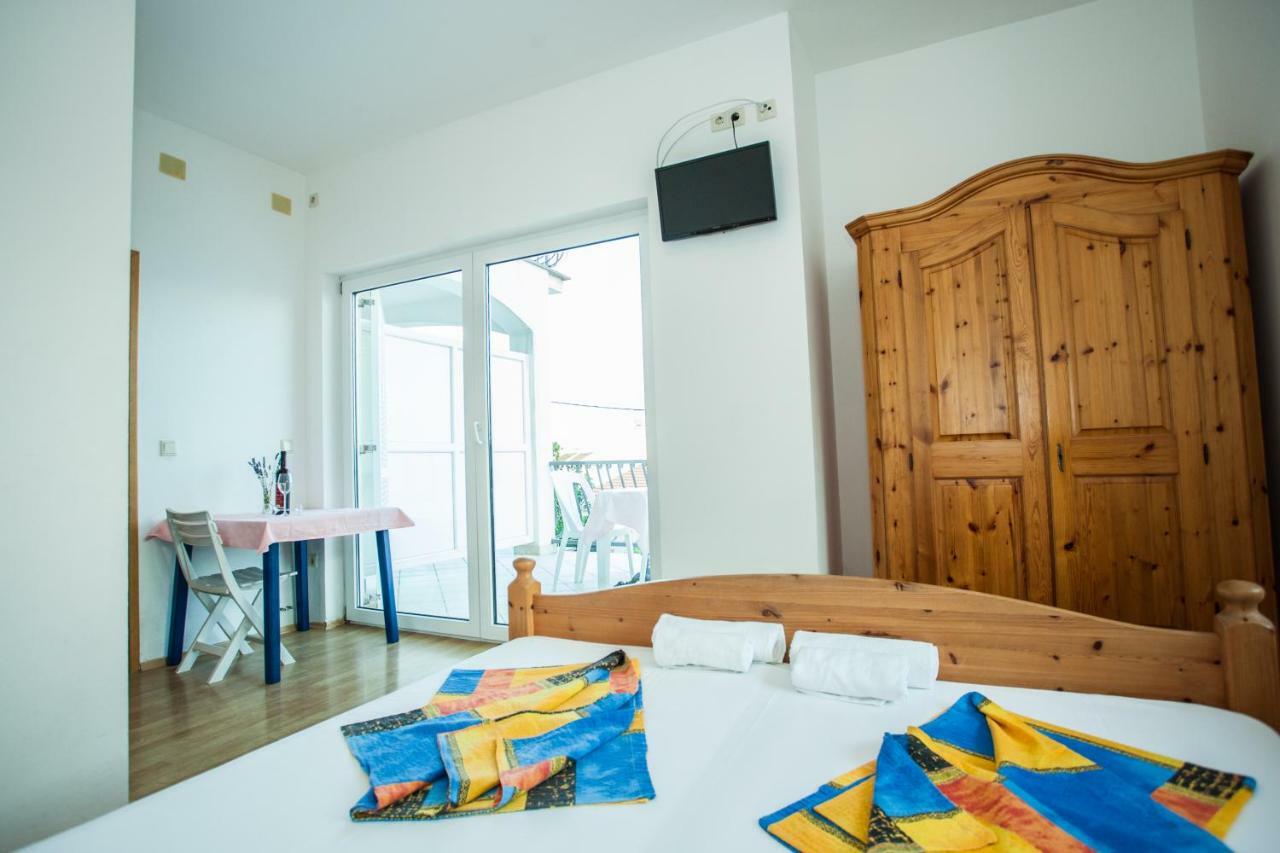 Apartments Pusic 오미스 외부 사진