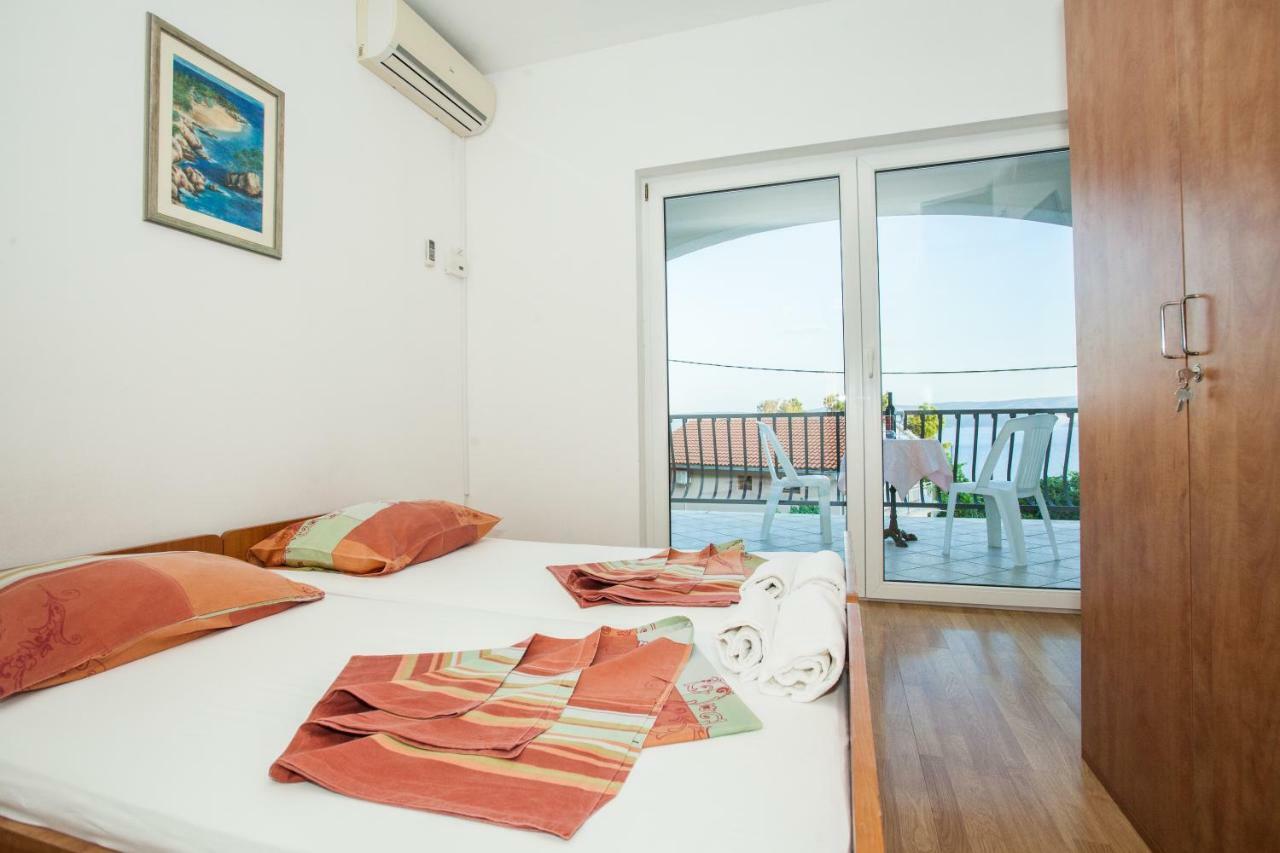 Apartments Pusic 오미스 외부 사진