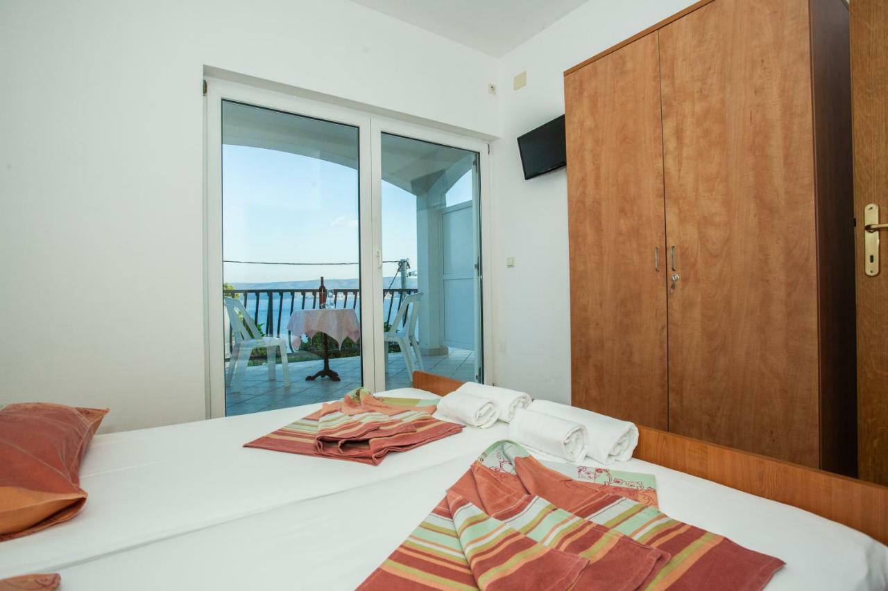 Apartments Pusic 오미스 외부 사진