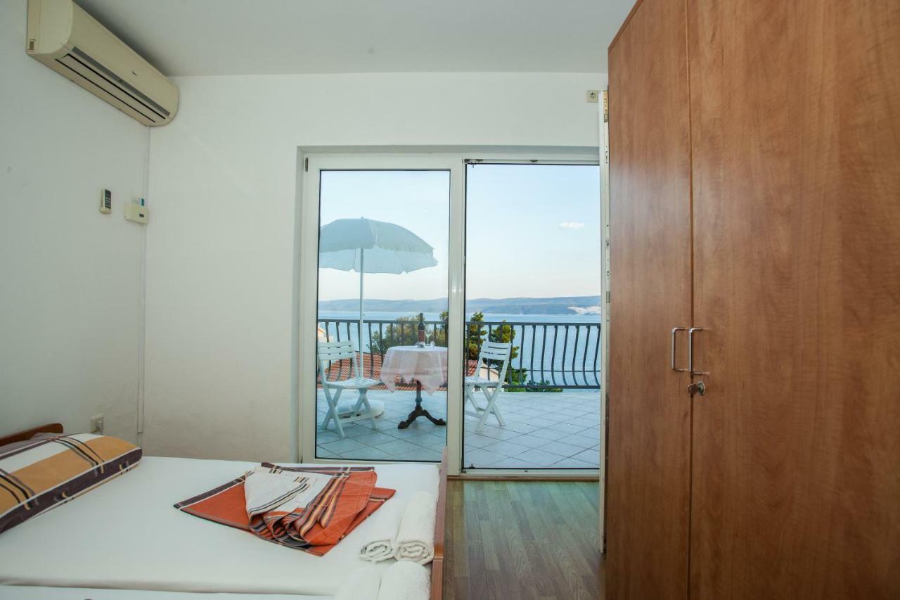 Apartments Pusic 오미스 외부 사진