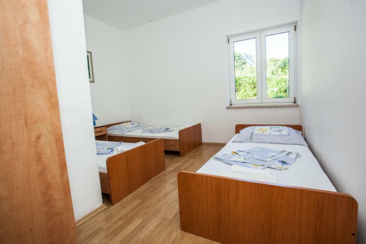 Apartments Pusic 오미스 외부 사진