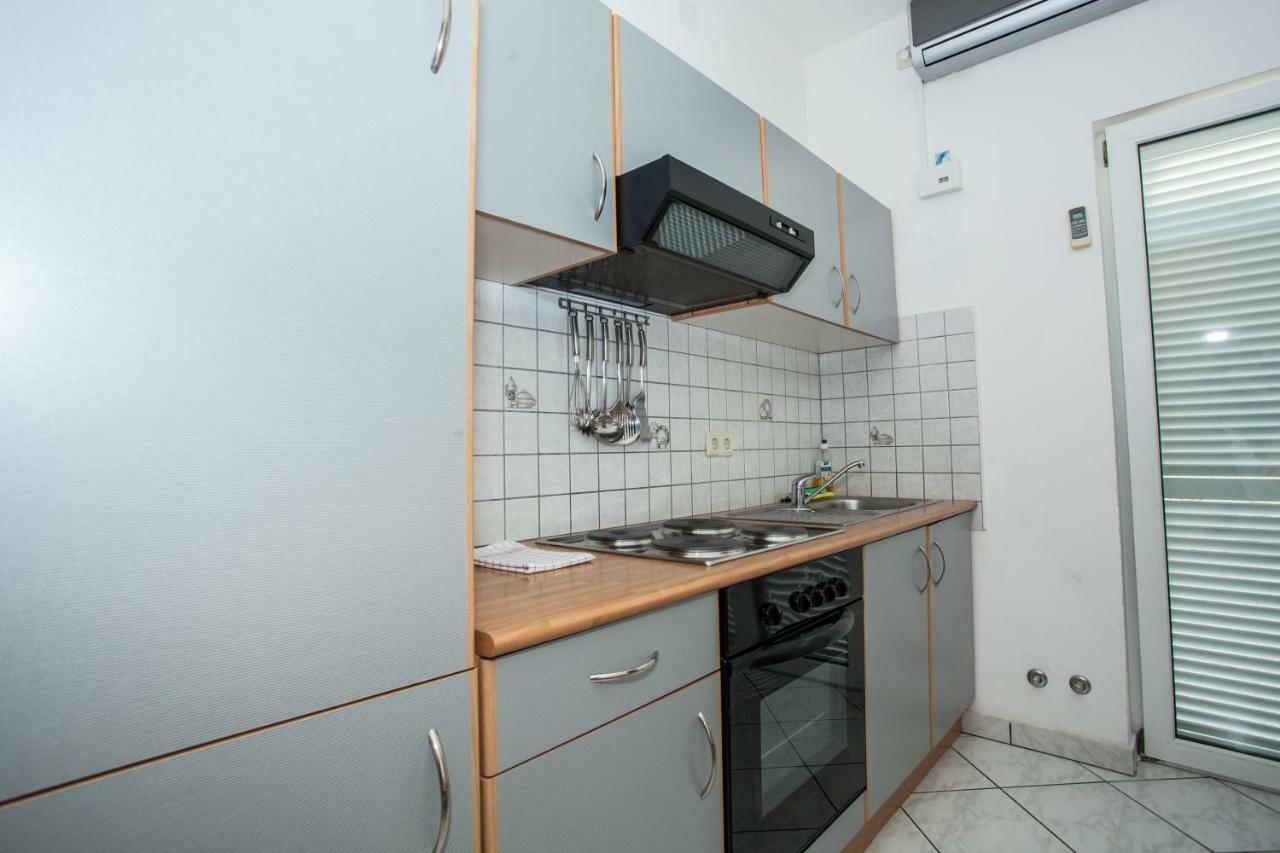 Apartments Pusic 오미스 외부 사진