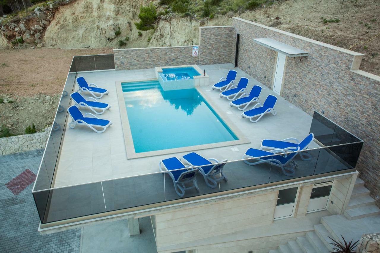 Apartments Pusic 오미스 외부 사진
