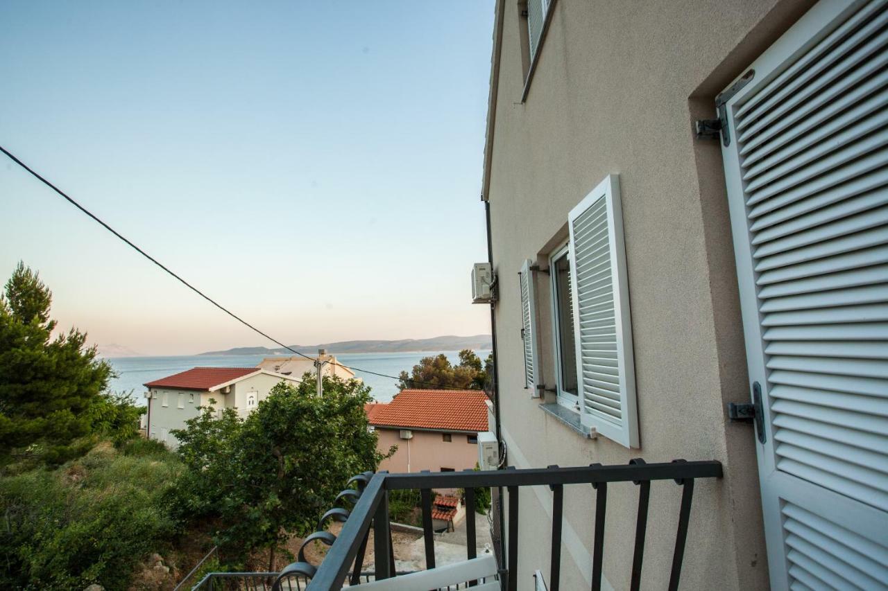 Apartments Pusic 오미스 외부 사진