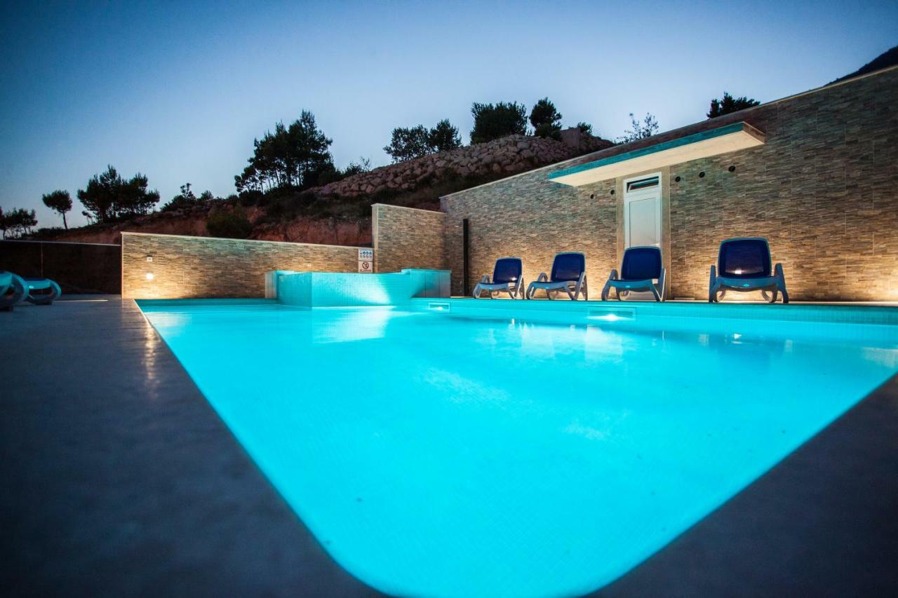Apartments Pusic 오미스 외부 사진